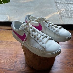 Nike Women's Blazer '77 Low size 8